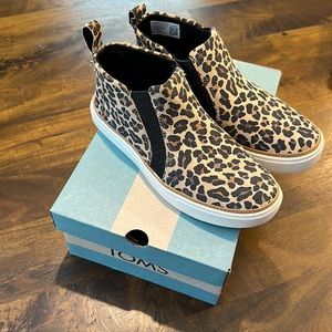 NIB! Toms Bryce size 6 leopard sneakers